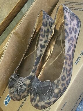 Naturalizer Cheetah Print Flats With Leather Bow Fits Size 8